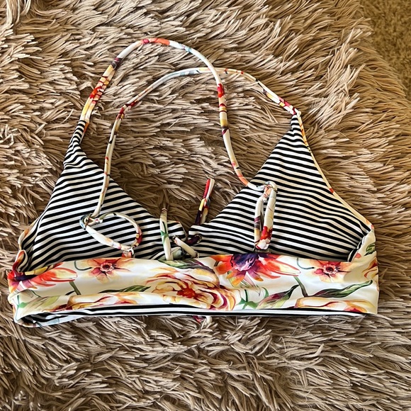 Cupshe reversible bikini set - Picture 4 of 7